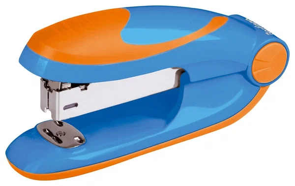 Степлер №24/6, 26/6 Berlingo "Fuze" до 25л., 100 скоб, пластиковый корпус, голубой Степлер №24/6, 26/6 Berlingo "Fuze" до 25л., 100 скоб, пластиковый корпус, голубой