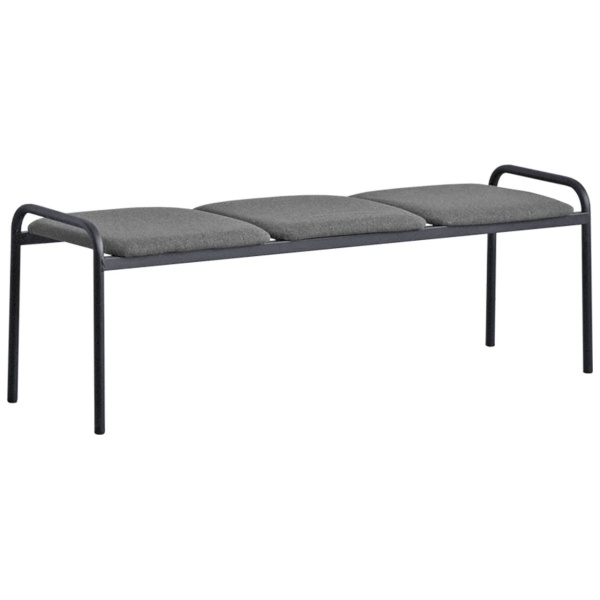 Банкетка мягкая, 3 сидения. Каркас черный, оф. ткань серая. Габариты: 1300х400х400мм.