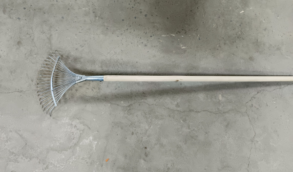 Грабли веерные  усиленные, оцинкованные, с черенком, 385х320 мм, L 1450 мм, 20 зубьев