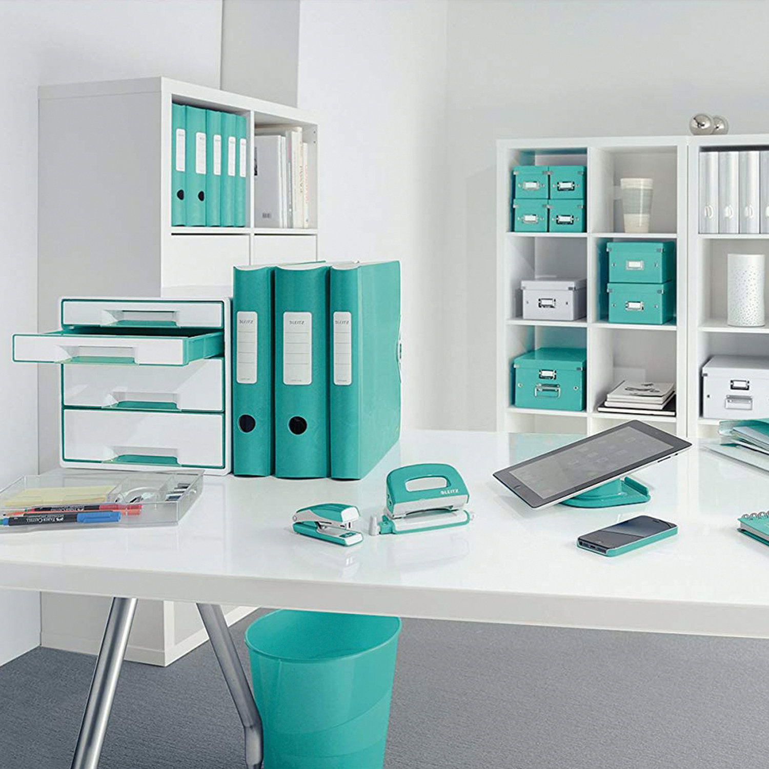 Папка-регистратор LEITZ "WOW", механизм 180°, ламинированная, 80 мм, бирюзовая, 10050051